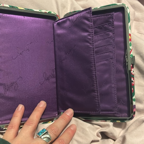 Vera Bradley Viva La Vera hard clasp wallet - Picture 5 of 7